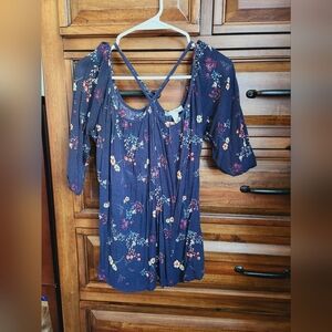 Miley & Molly - Bubble 1/2 sleeve top. Lightweight material.